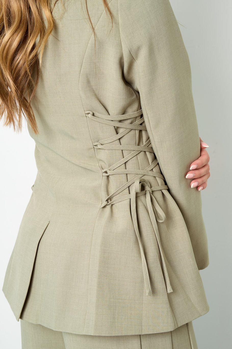 Taillierter Blazer mit Schnürung Bild8